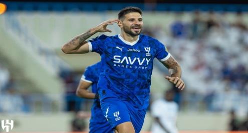 الهلال يبدأ مشواره في الدوري السعودي بثلاثية "صربية" أمام الأخدود